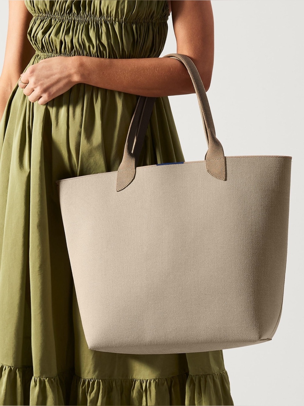 Rothy’s the Lightweight Tote soft sesame